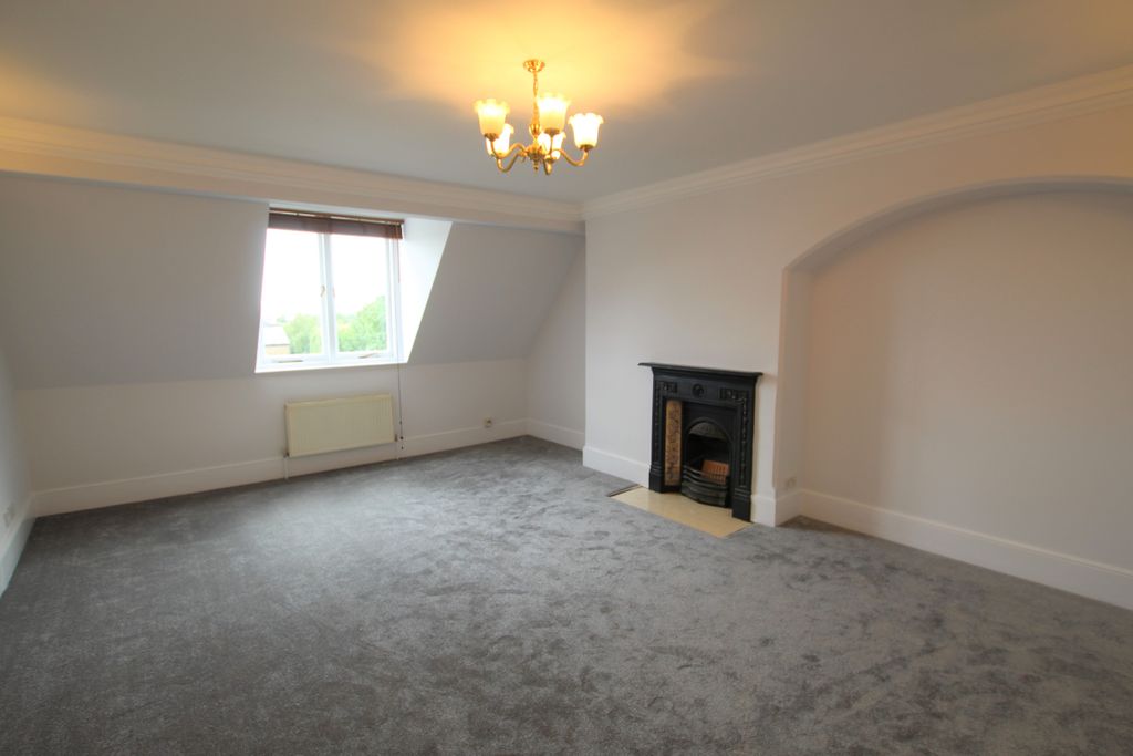 Property photo 3 of 10 3 Lounge.Jpg