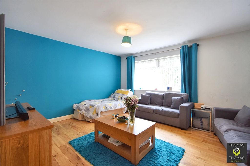 Property photo 2 of 12 Dsc_0173 (1).Jpg