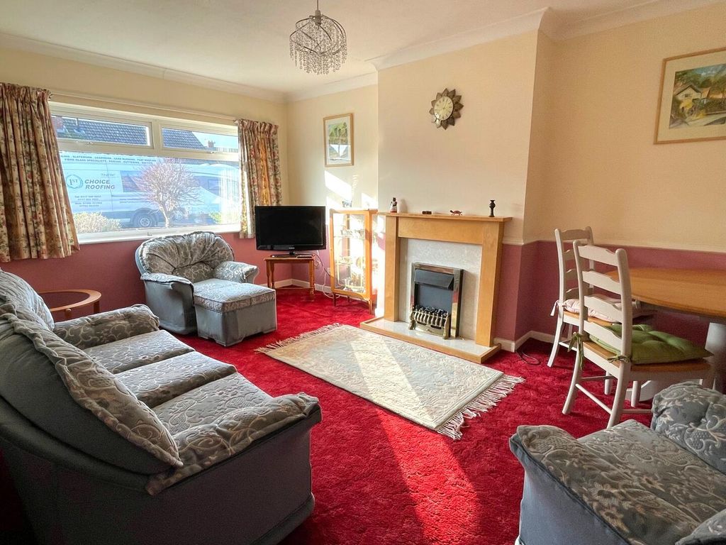 Property photo 3 of 17 Living Room