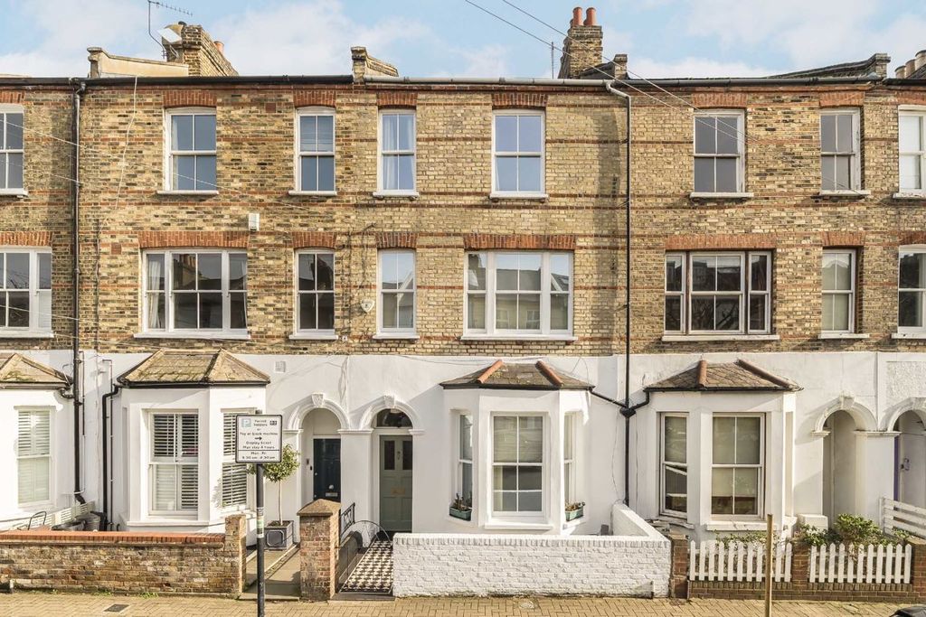 Property photo 1 of 8