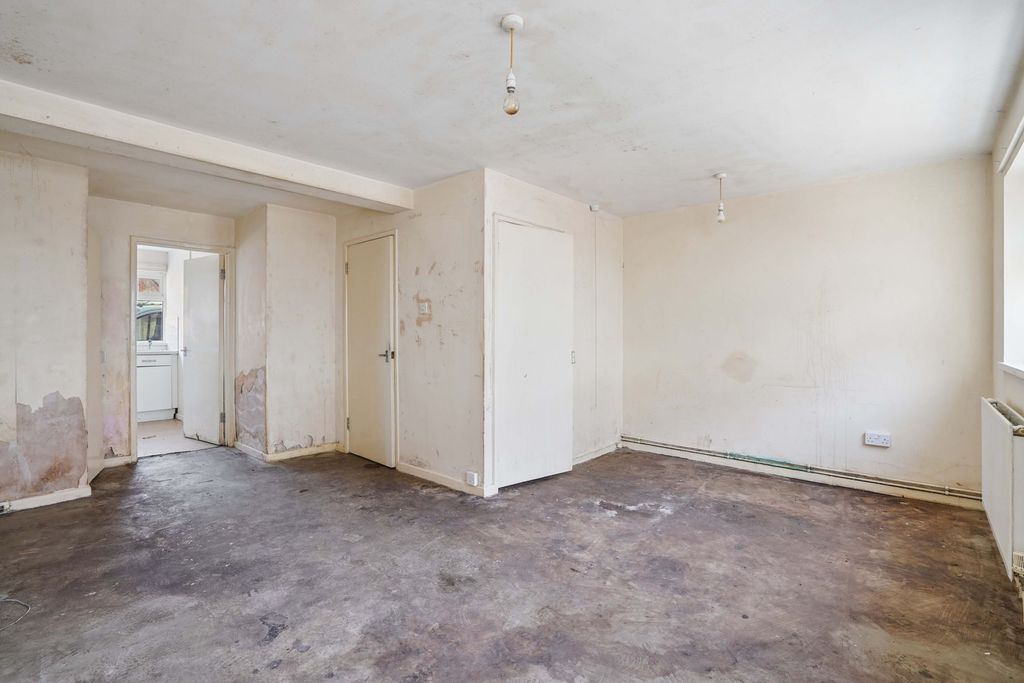 Property photo 3 of 6