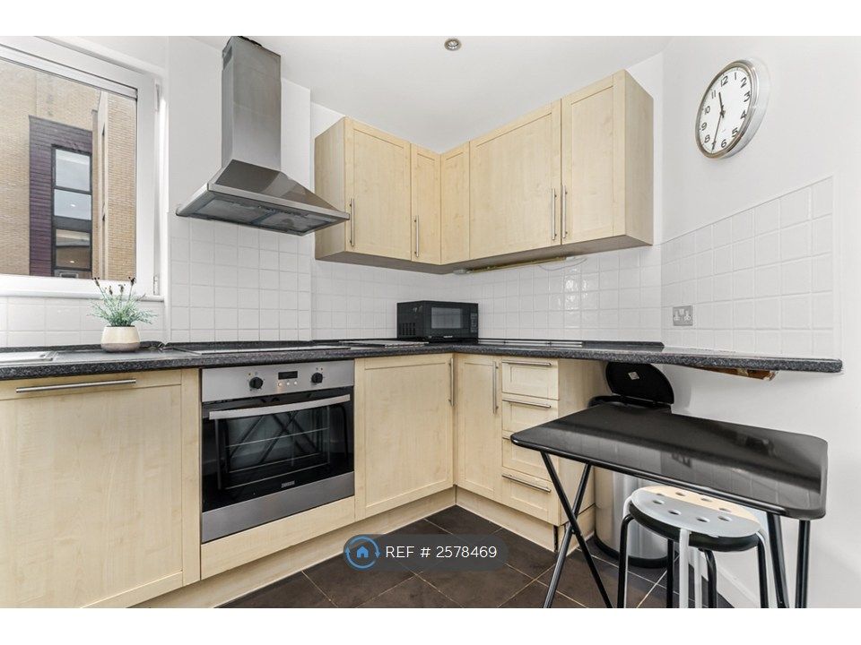 Property photo 3 of 9 Kitchen
