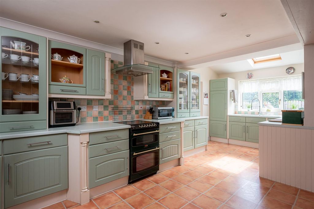 Property photo 2 of 27 Kitchen
