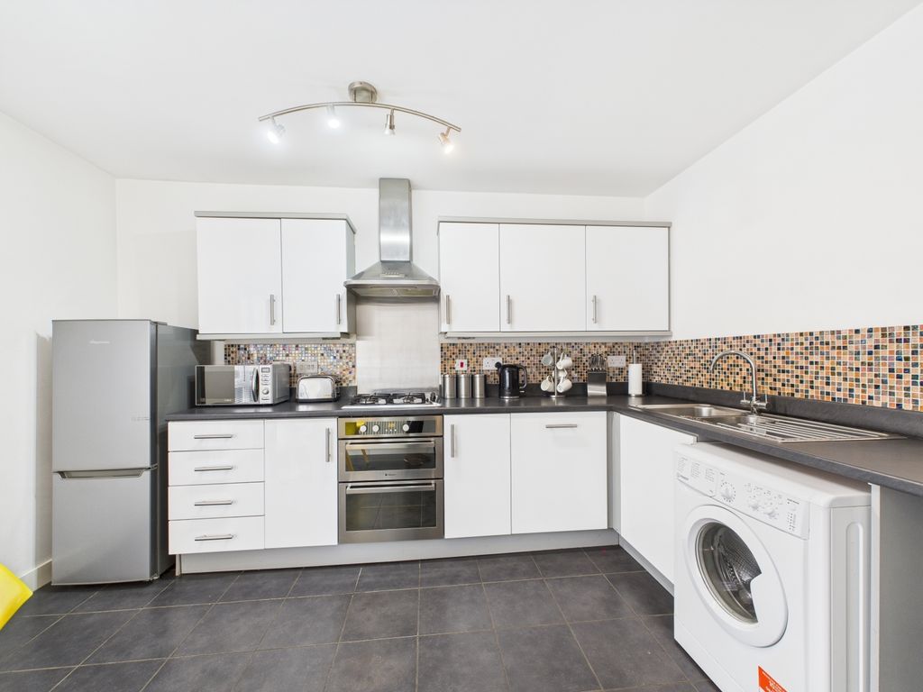 Property photo 2 of 18 Kitchen