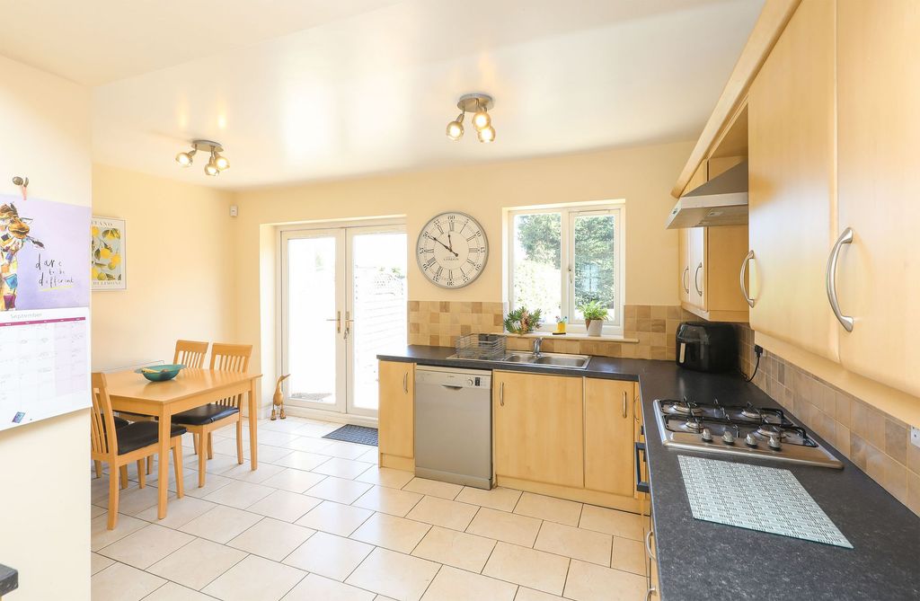 Property photo 2 of 30
