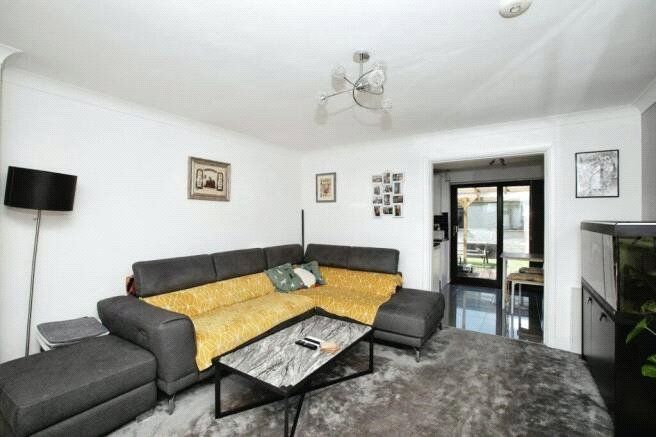 Property photo 3 of 14 Lounge