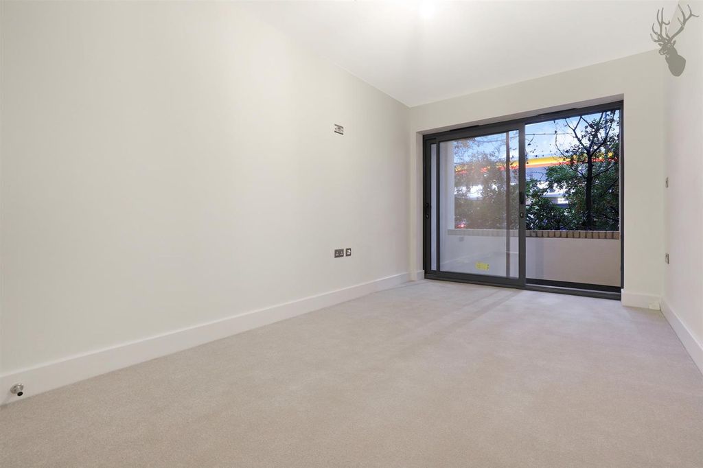 Additional image 6 of 1 bed flat for saleHalf Moon Lane, Epping CM16
