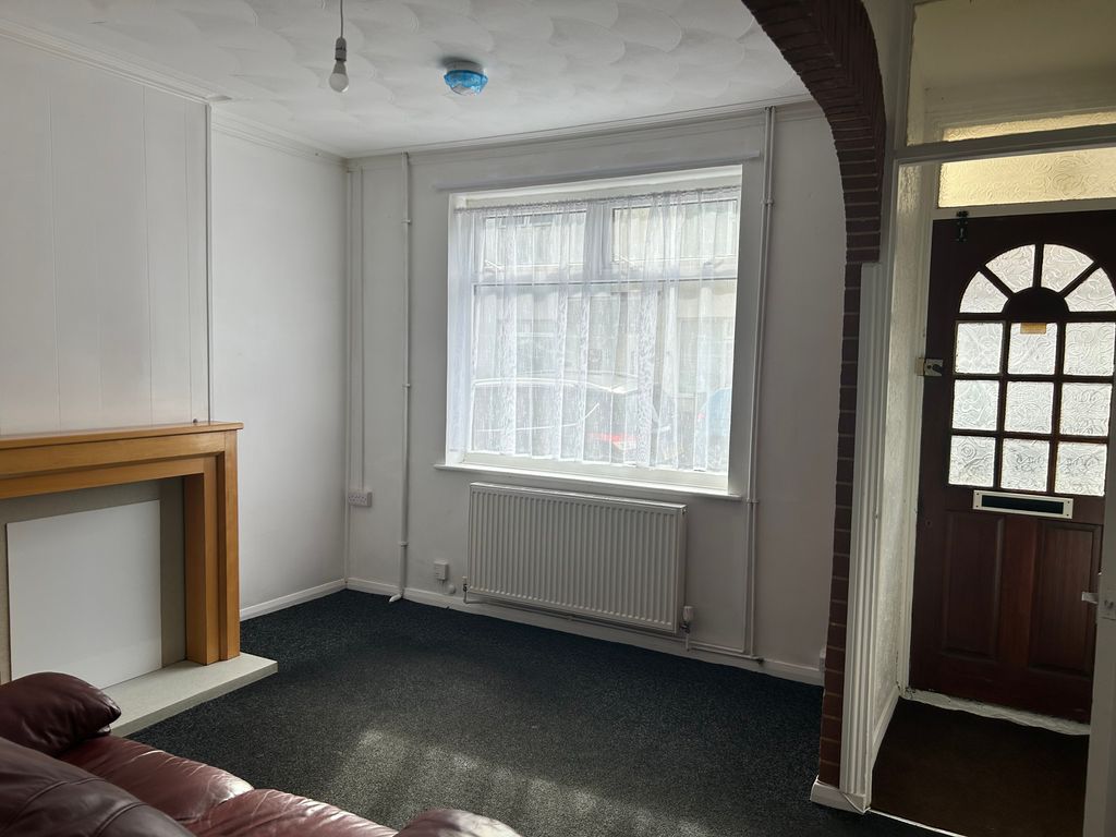 Property photo 2 of 31 Lounge