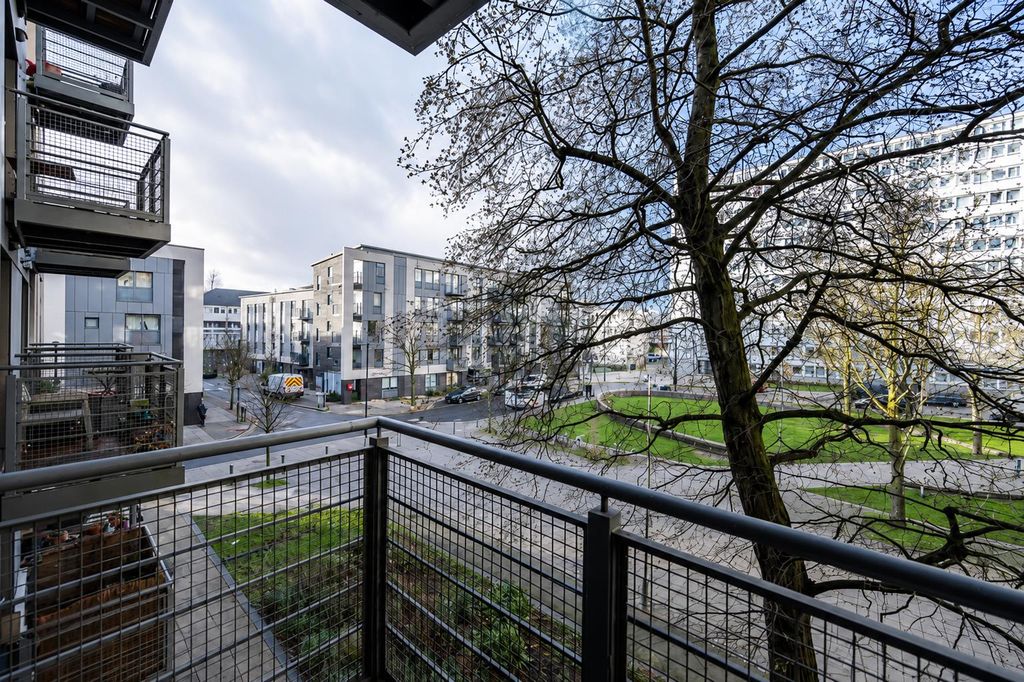 Property photo 2 of 9 Rosefield, N4