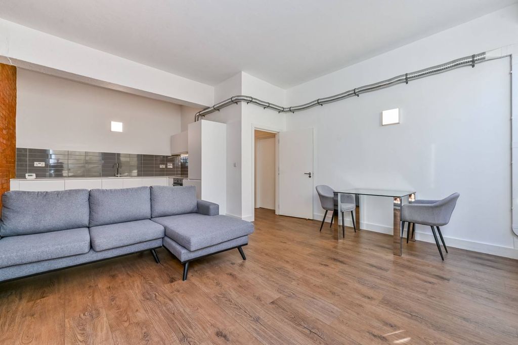 Property photo 2 of 8