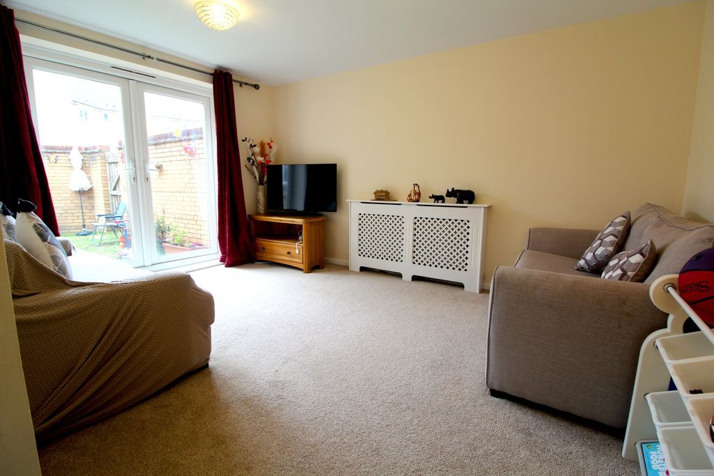 Property photo 2 of 11 Living Room
