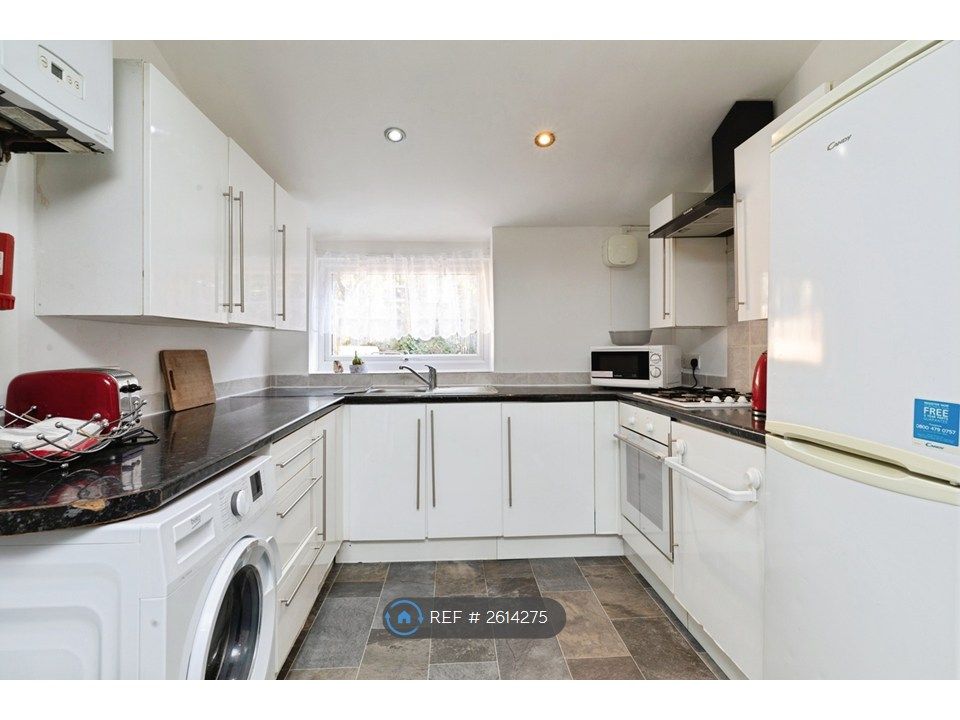 Property photo 2 of 20 Kitchen