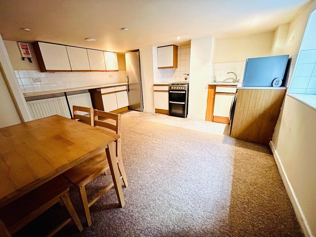 Property photo 3 of 11 Kitchen Dining