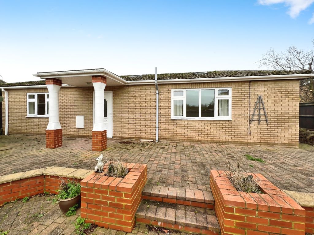 Property photo 2 of 27