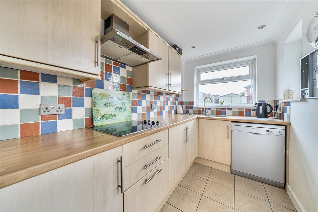 Property photo 2 of 18 Kitchen