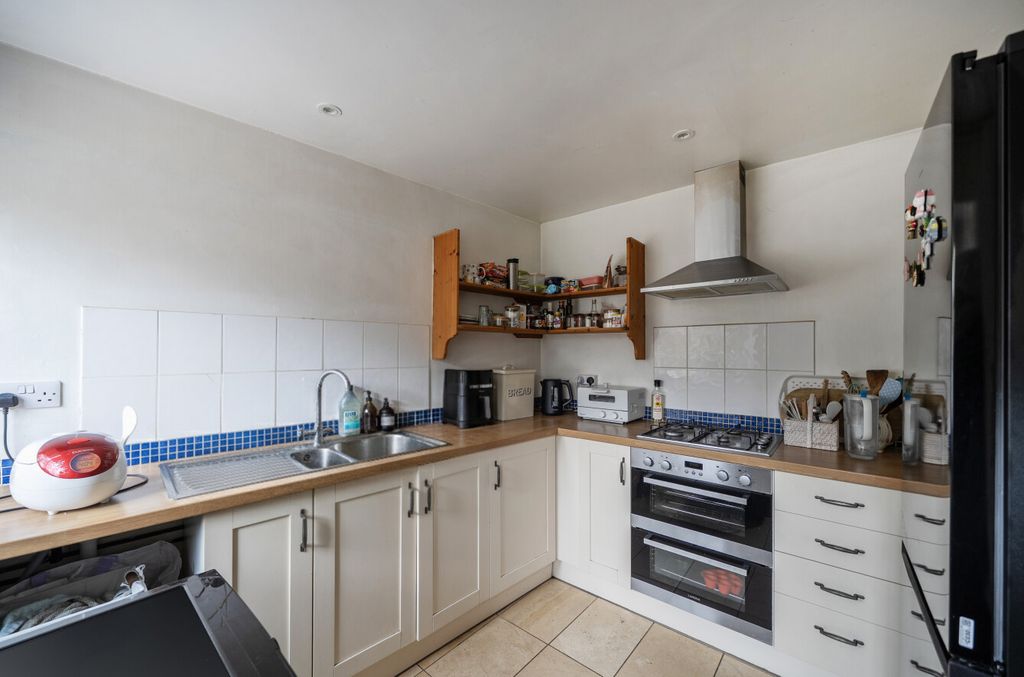 Property photo 2 of 14 Kitchen
