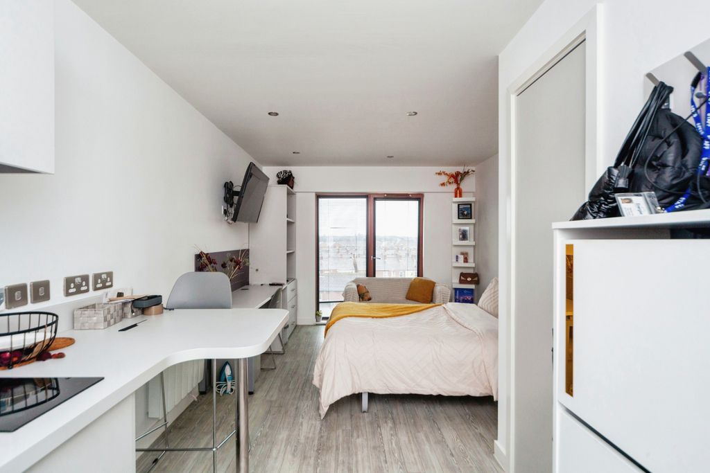 Property photo 1 of 15 Studio
