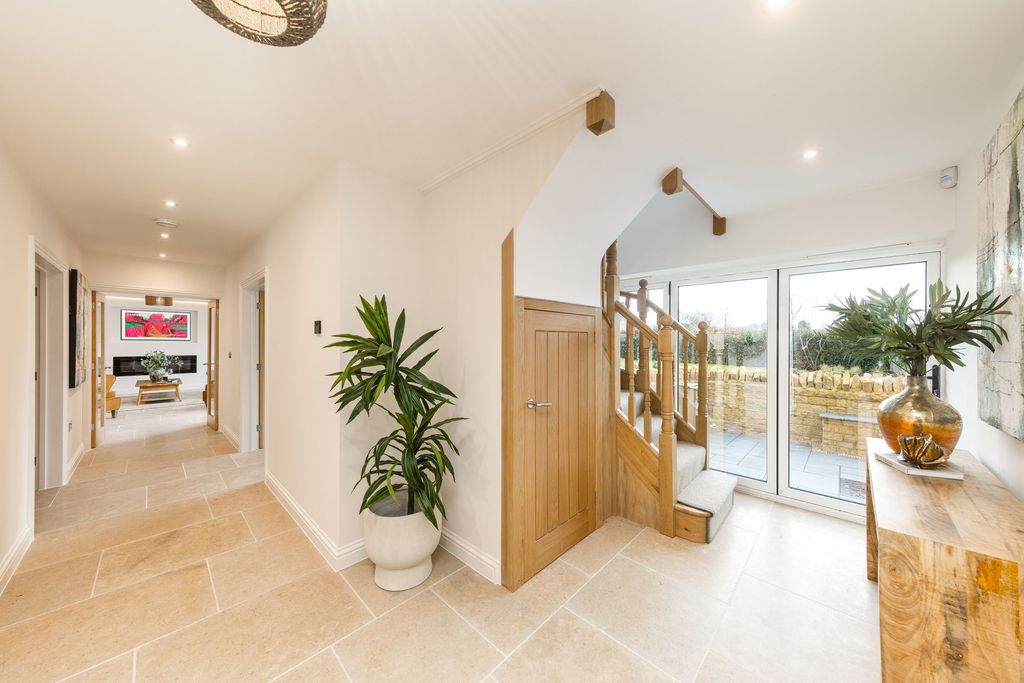 Property photo 3 of 23