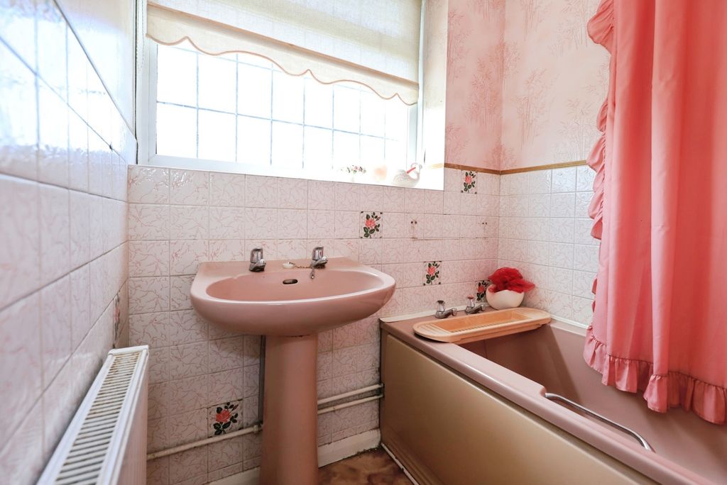 Property photo 3 of 13 Bathroom