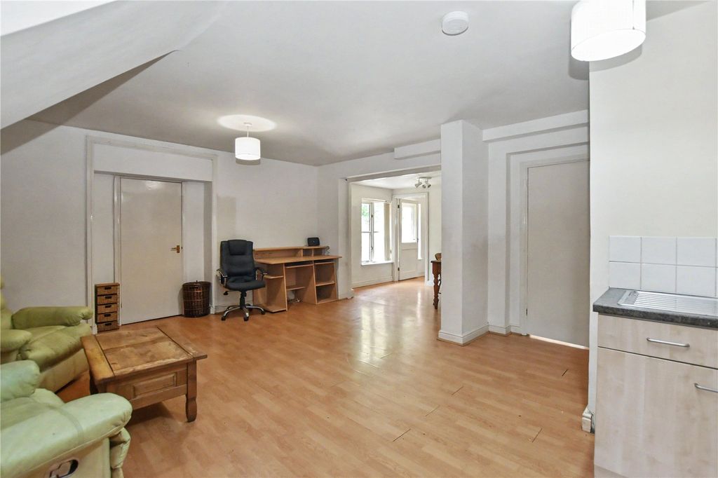 Property photo 2 of 19 Picture No. 08