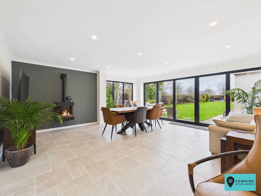 Property photo 2 of 27 Diner / Family Room