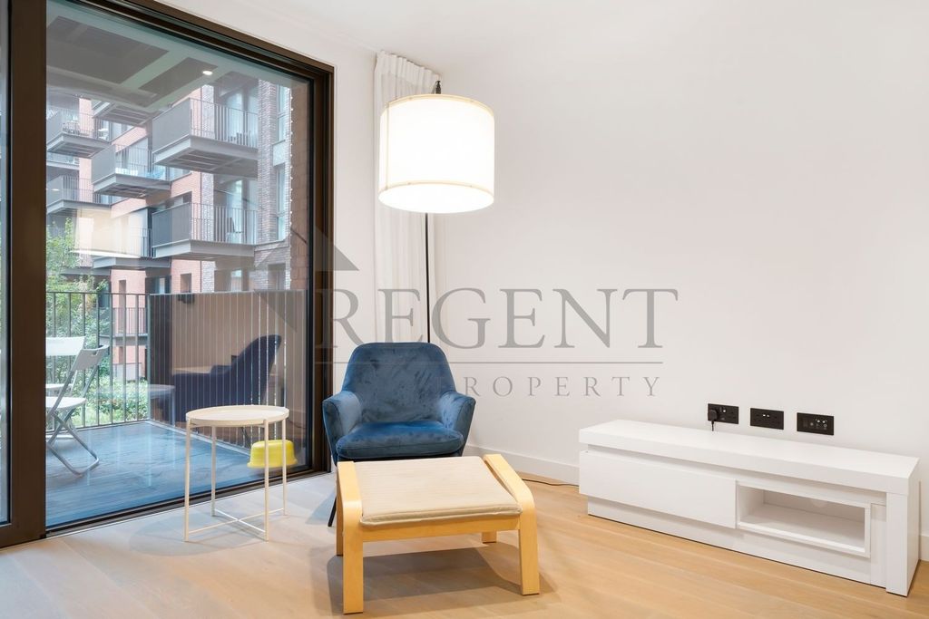 Property photo 3 of 18 Reception