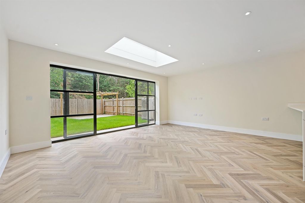 Property photo 2 of 14 Family Room (2).Jpg