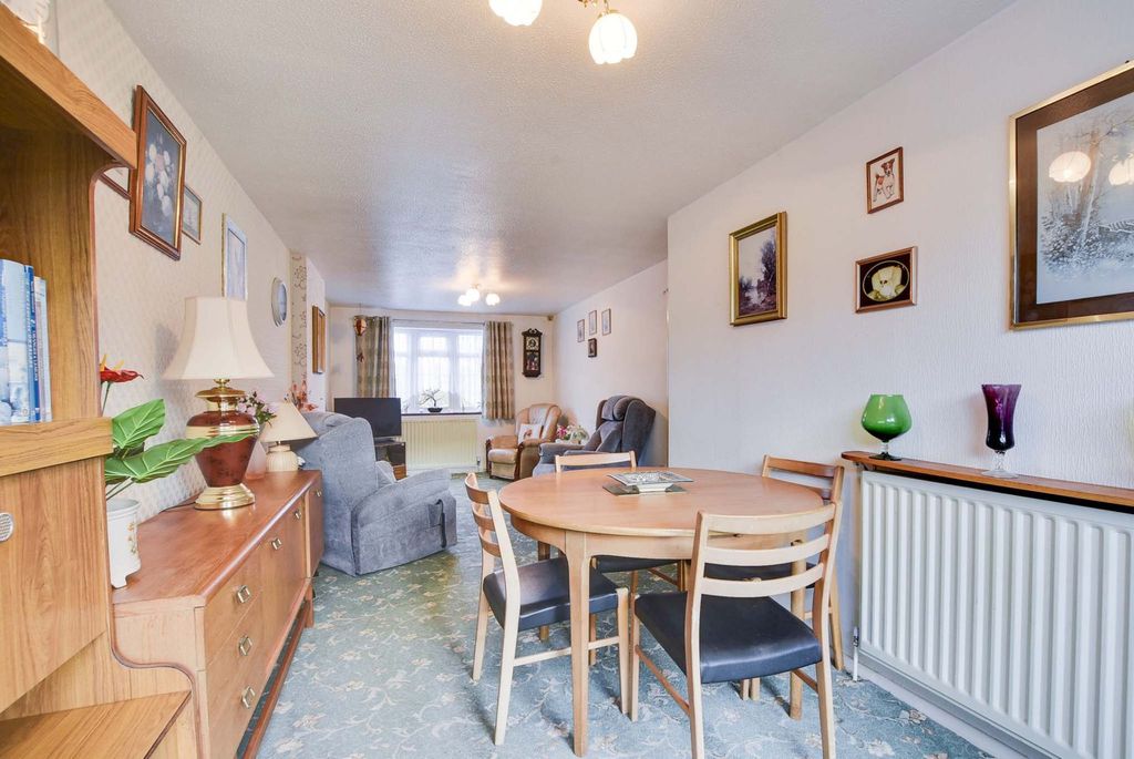 Property photo 3 of 25