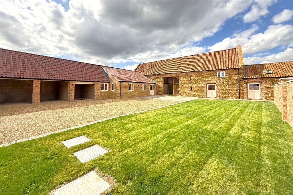 Property photo 1 of 34 9018609-106669-134018871379300538-Ed9094c3-5F8F-Ae