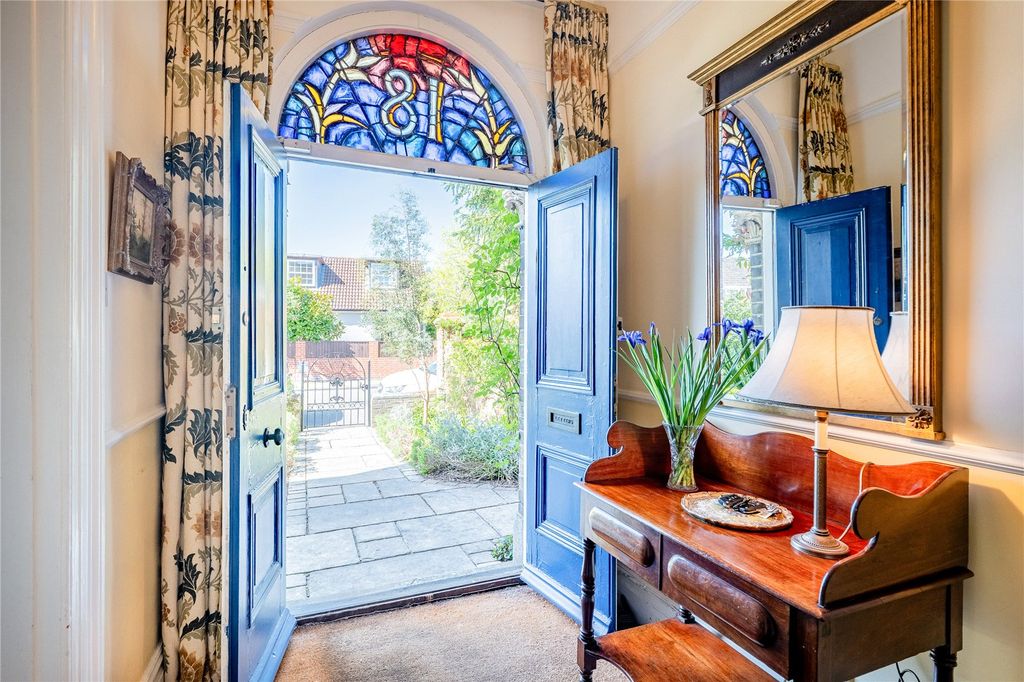 Property photo 3 of 14 Hall