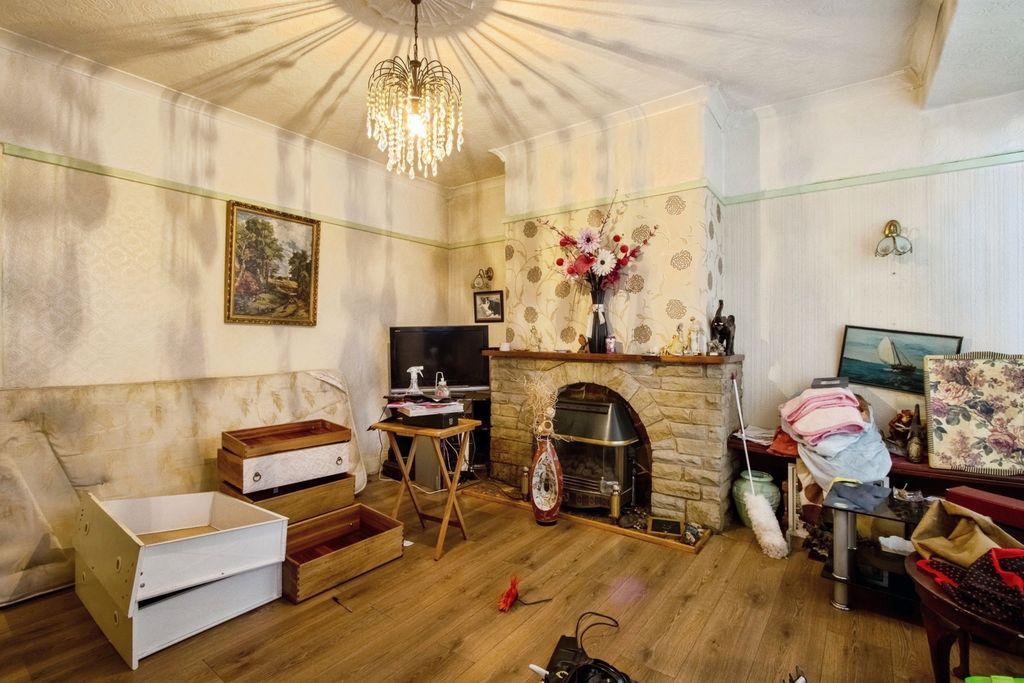 Property photo 3 of 15 Lounge