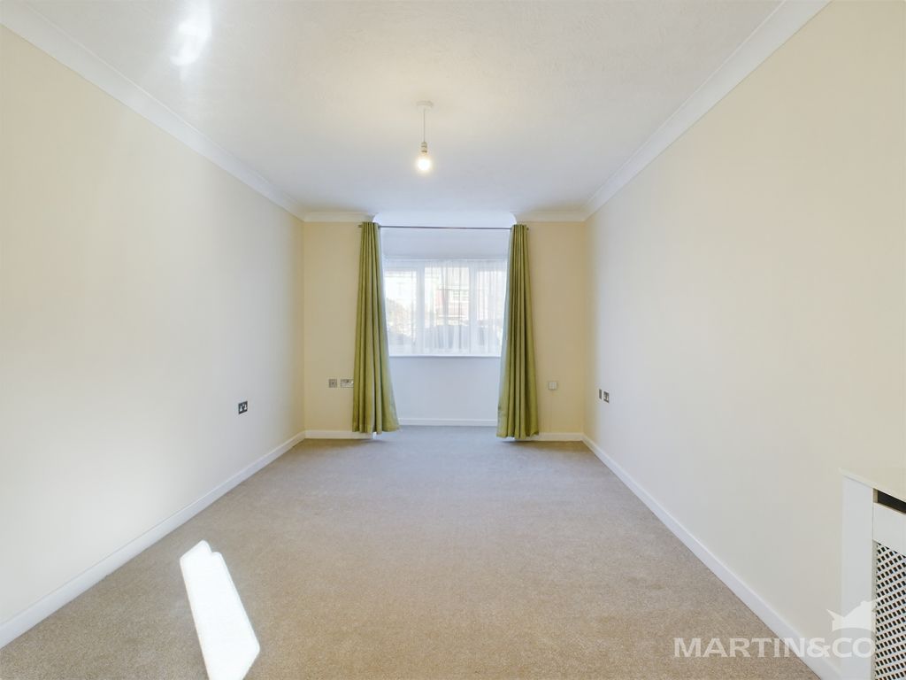 Property photo 3 of 8 Cam02456G0-Pr0115-Still005