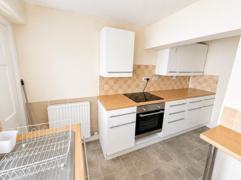 Property photo 3 of 6 Kitchen