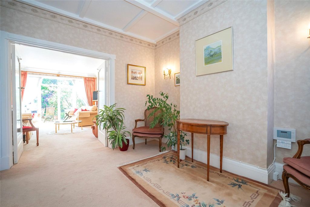 Property photo 2 of 22 Entrance Hall A