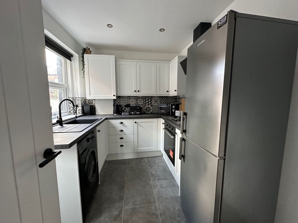 Property photo 2 of 10 Kitchen