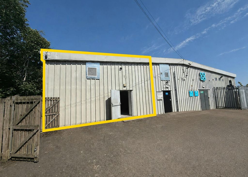 Property photo 1 of 1 Front Photo With Yellow Outline.Jpg