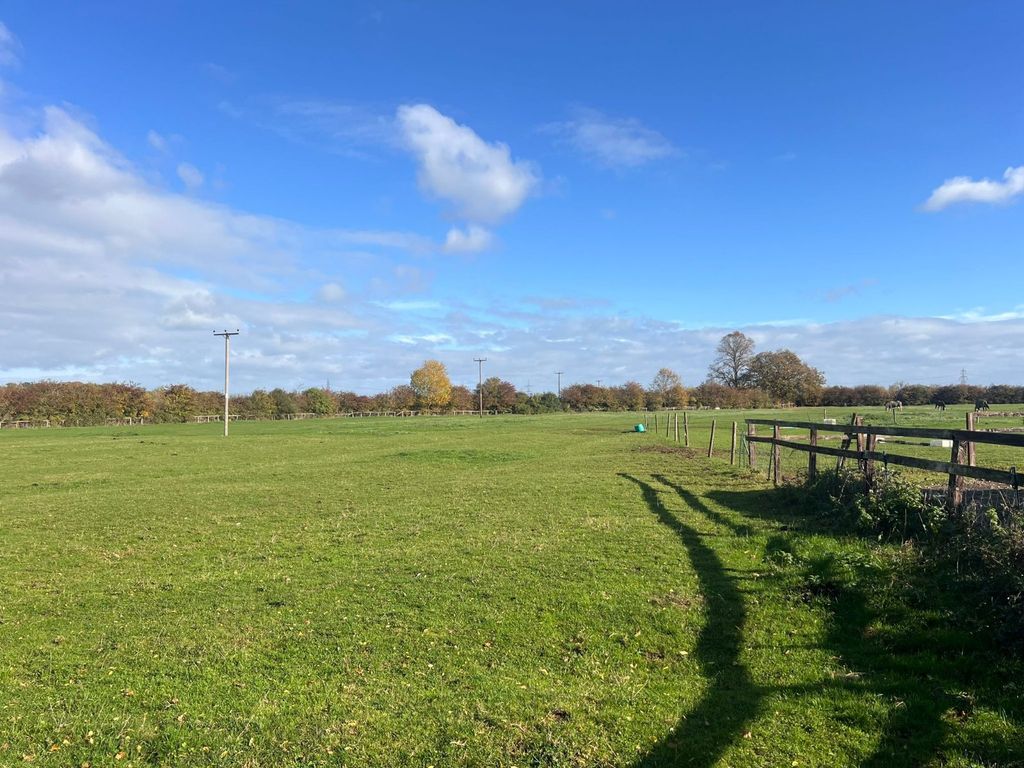 Property photo 3 of 7 Picture No. 06