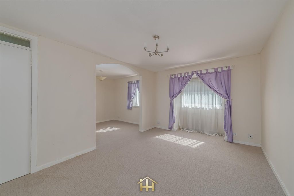 Property photo 2 of 21 15 Chalk Hill Ct Dd4 0Lu 130826 Edit (1 Of 17).Jpg