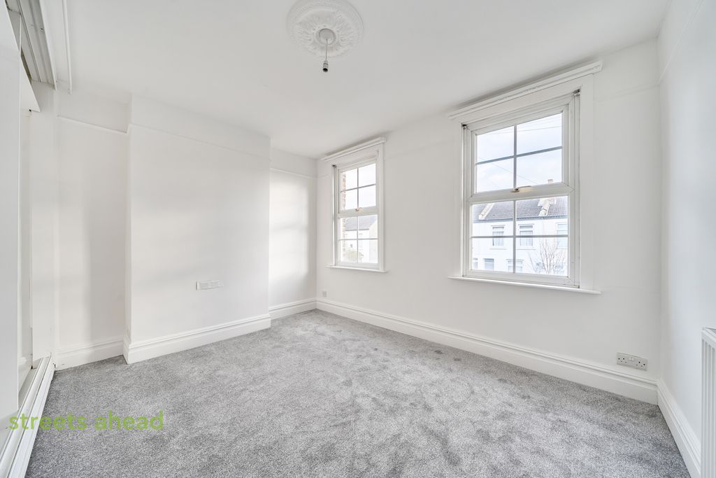 Property photo 3 of 11 F968E662-3A91-4ce...