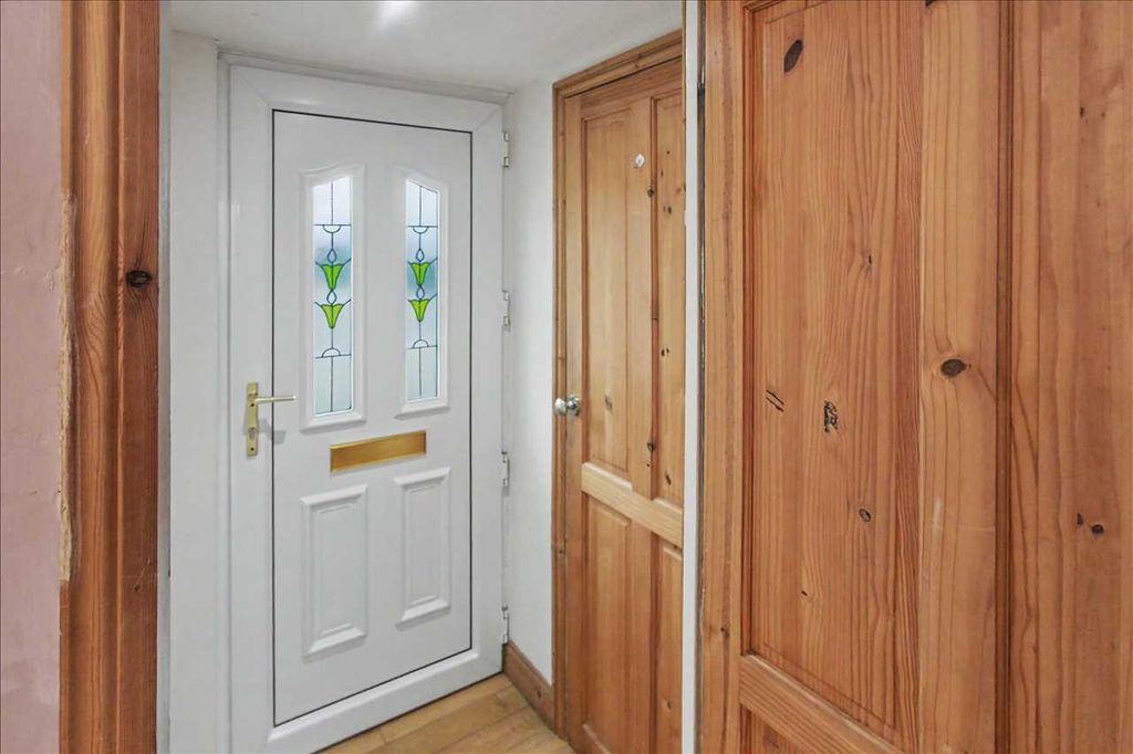Property photo 2 of 22 Entrance Hall
