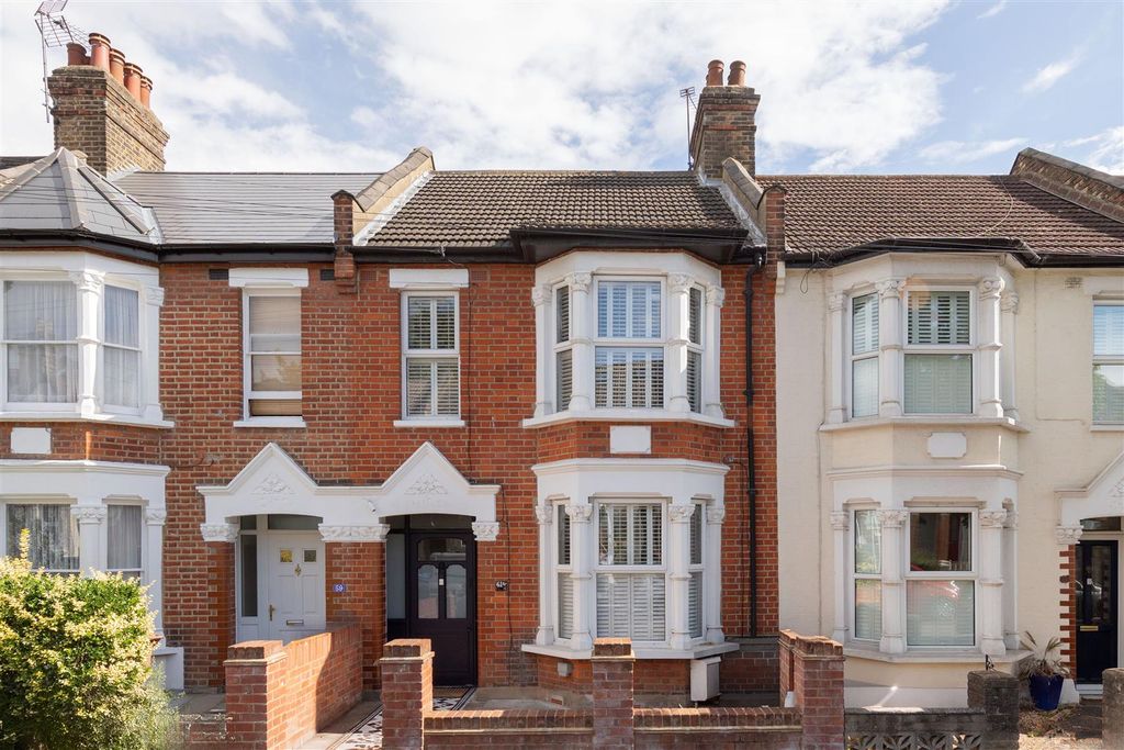 Property photo 1 of 52 Selwyn Avenue, E4