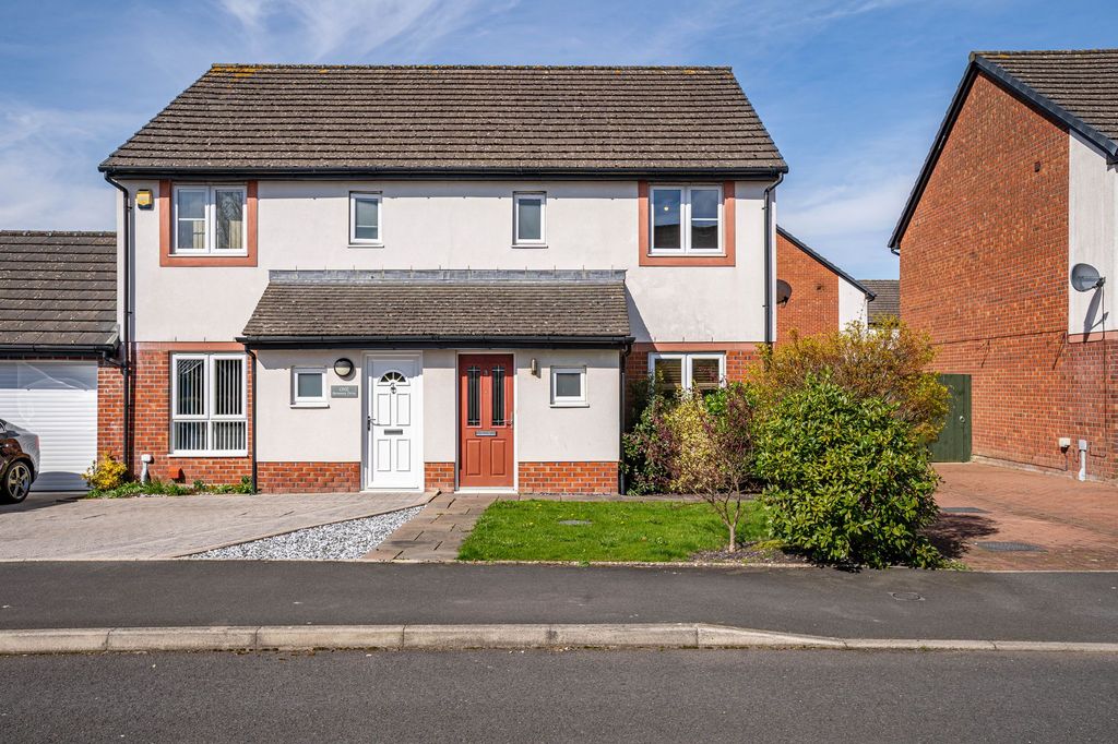 Property photo 1 of 18