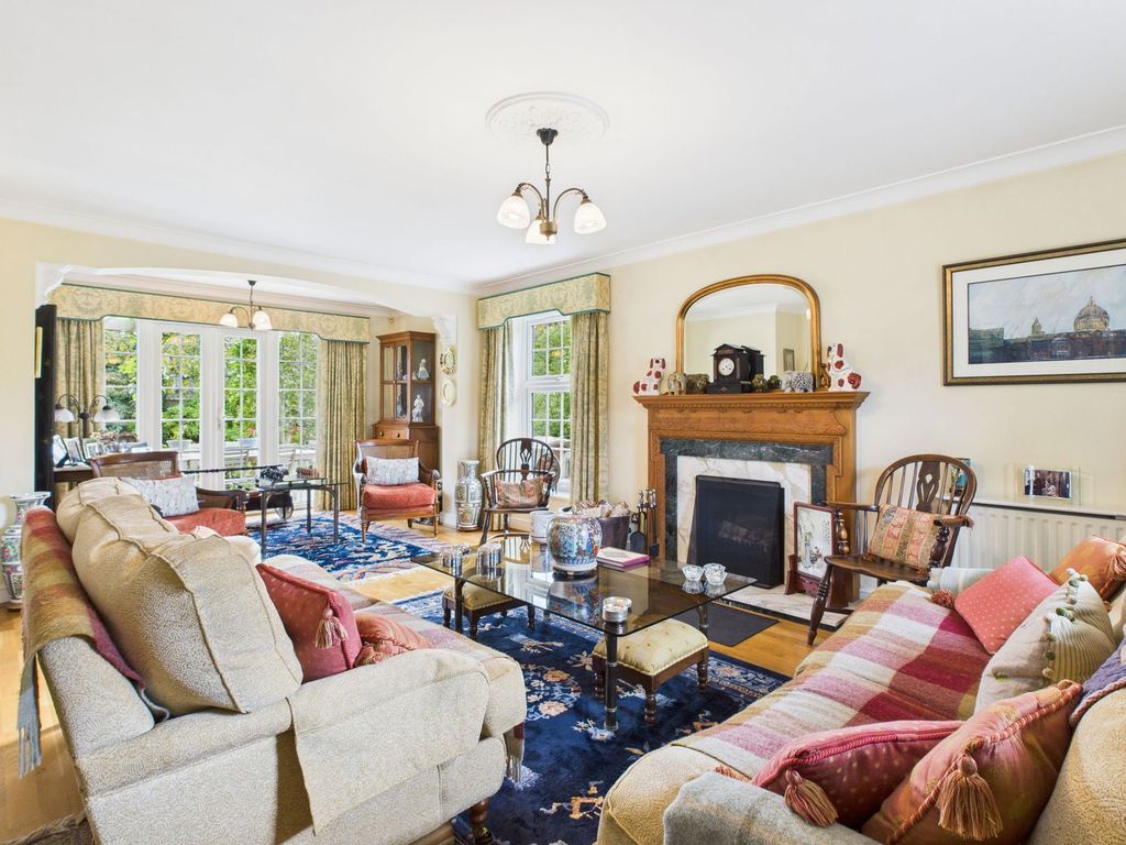 Property photo 2 of 34