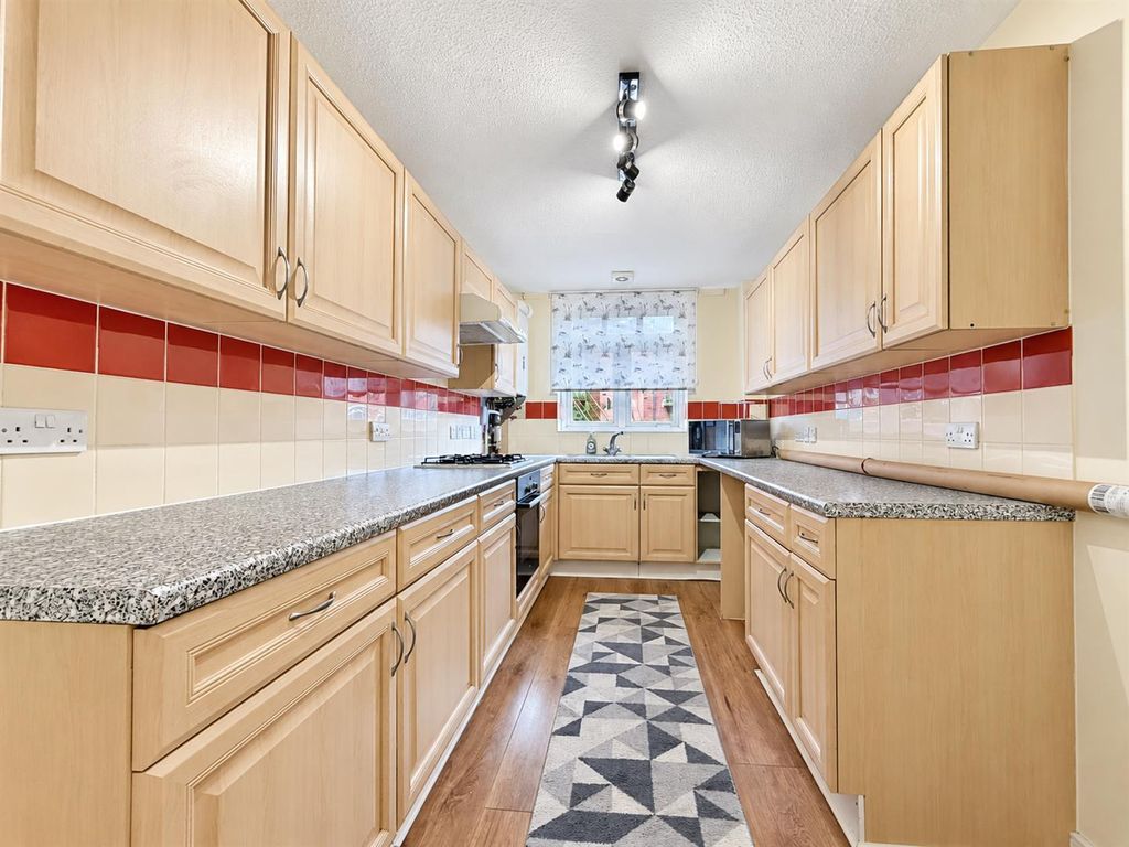 Property photo 1 of 9 Kitchen