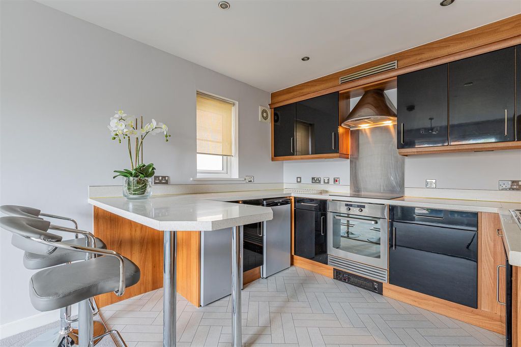 Property photo 1 of 14 Ffordd Mograig 42-8.Jpg