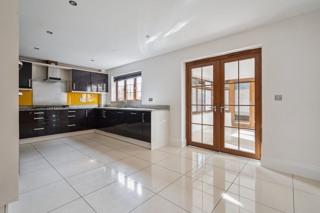 Property photo 2 of 3