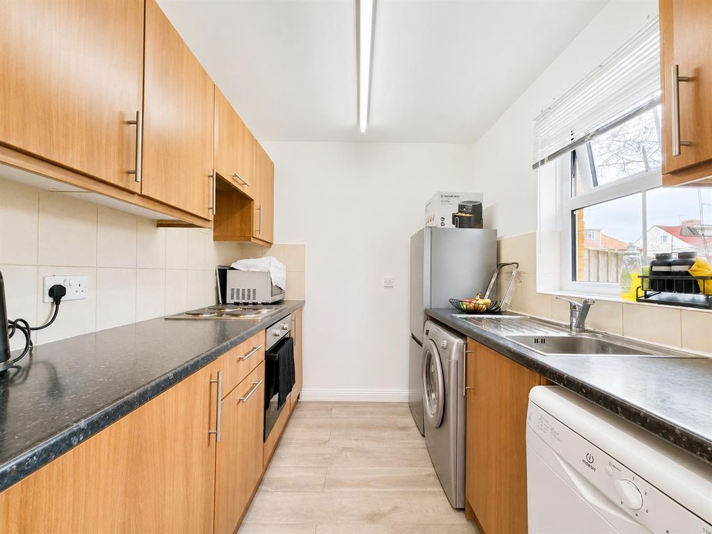 Property photo 2 of 8 Kitchen