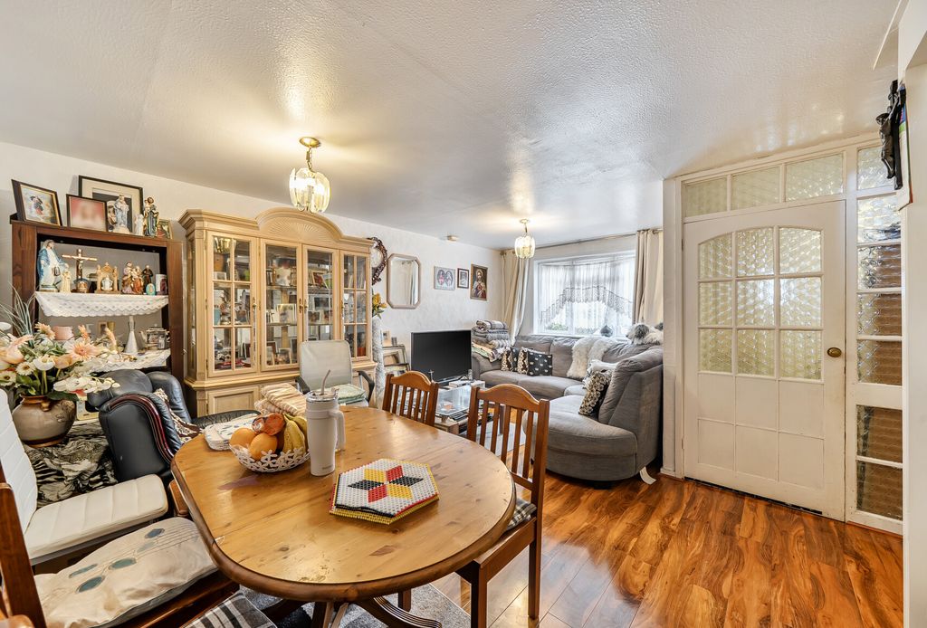 Property photo 2 of 9 1409907-10-698Db3...