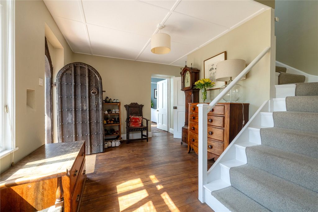 Property photo 3 of 39 Entrance Hall