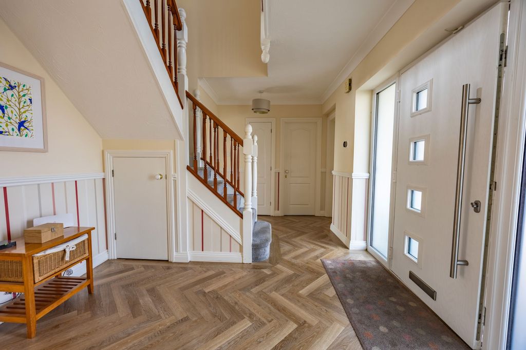 Property photo 2 of 36